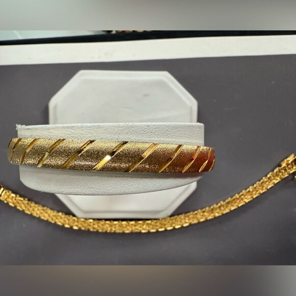 Pair of Gorgeous Monet Gold Bracelets one braided with clasp plus classic bangle - Picture 2 of 9